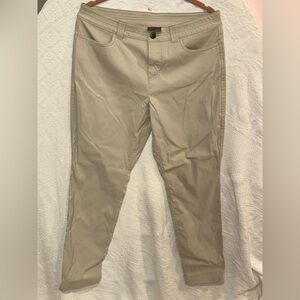 Eddie Bauer women’s Khaki pant’s s17